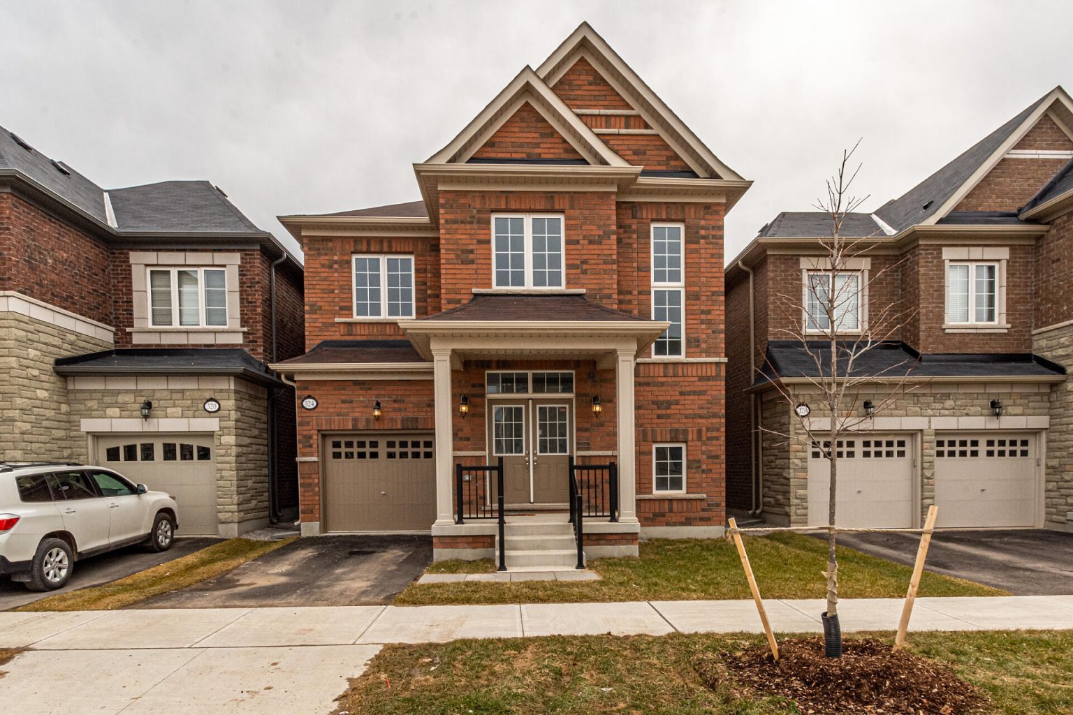 324 Ironside Drive Oakville For Sale. Act NOW! Oakville Real Estate